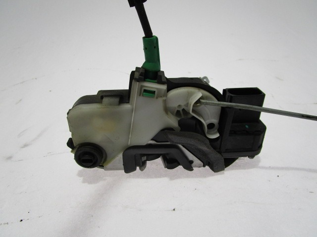 CENTRALNO ZAKLEPANJE ZADNJIH DESNIH VRAT OEM N. 13503808 ORIGINAL REZERVNI DEL CHEVROLET CRUZE J300 J305 (2009 - 2019) DIESEL LETNIK 2010