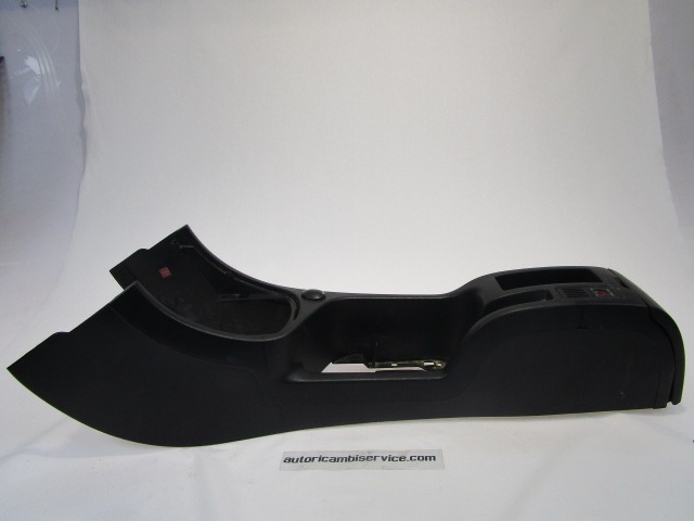 PLASTIKA MED SEDEZI BREZ NASLONJALA ROK OEM N. 9634496677 ORIGINAL REZERVNI DEL PEUGEOT 307 3A/B/C/E/H BER/SW/CABRIO (2001 - 2009) DIESEL LETNIK 2007