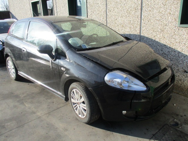 FIAT GRANDE PUNTO 1.3 D 6M 3P 66KW (2007) RICAMBI IN MAGAZZINO 