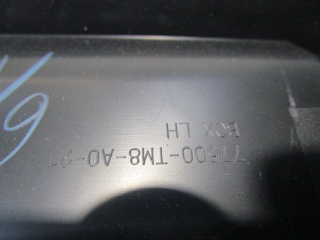 PREDAL ZA DOKUMENTE OEM N. 77500-TM8-A0-21 ORIGINAL REZERVNI DEL HONDA INSIGHT ZE MK2 (2009 - 10/2013) IBRIDO (ELETRICO-BENZINA) LETNIK 2009