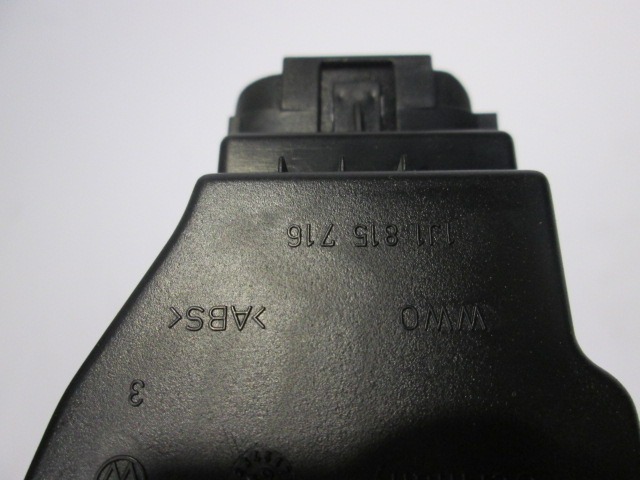 ODVOD ZRAKA OEM N. 1J1815716 ORIGINAL REZERVNI DEL VOLKSWAGEN GOLF IV 1J1 1E7 1J5 MK4 BER/SW (1998 - 2004) DIESEL LETNIK 2001