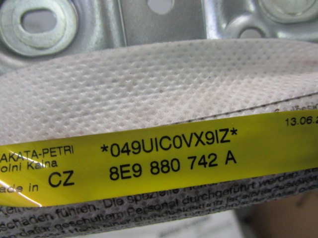 ZRACNA BLAZINA GLAVA DESNA OEM N. 8E9880742A ORIGINAL REZERVNI DEL AUDI A4 B7 8EC 8ED 8HE BER/SW/CABRIO (2004 - 2007) DIESEL LETNIK 2005