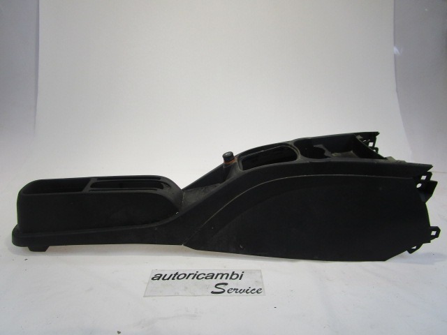 PLASTIKA MED SEDEZI BREZ NASLONJALA ROK OEM N. 735386309 ORIGINAL REZERVNI DEL FIAT GRANDE PUNTO 199 (2005 - 2012) DIESEL LETNIK 2007