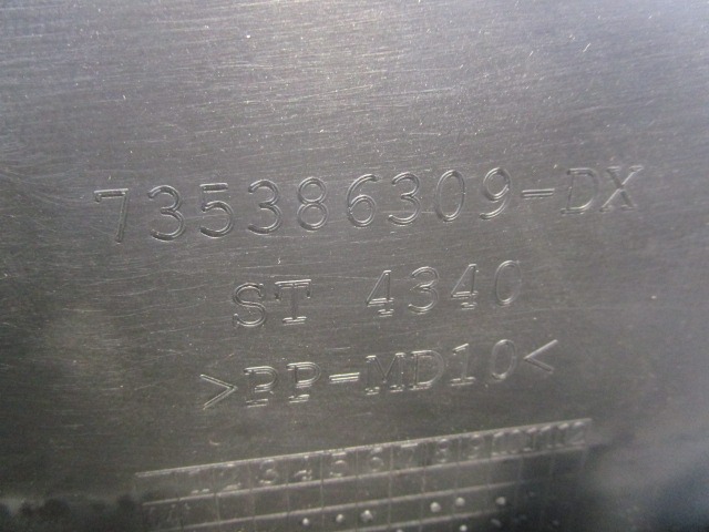 PLASTIKA MED SEDEZI BREZ NASLONJALA ROK OEM N. 735386309 ORIGINAL REZERVNI DEL FIAT GRANDE PUNTO 199 (2005 - 2012) DIESEL LETNIK 2007