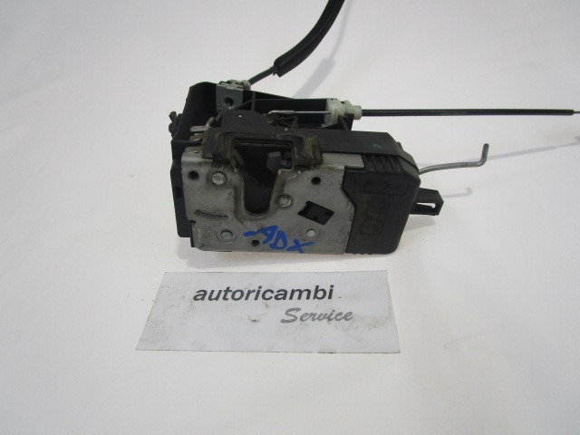 CENTRALNI ZAKLEP SPREDNJIH VRAT  OEM N. 13157762 ORIGINAL REZERVNI DEL OPEL VECTRA C Z02 BER/SW (2002 - 2006) DIESEL LETNIK 2005