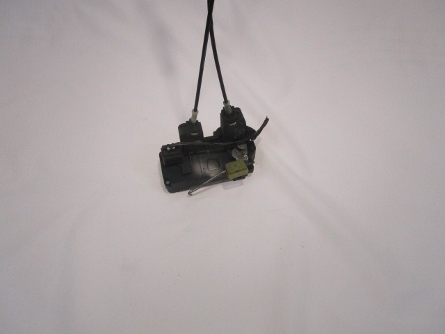 CENTRALNO ZAKLEPANJE ZADNJIH DESNIH VRAT OEM N. 13157759 ORIGINAL REZERVNI DEL OPEL VECTRA C Z02 BER/SW (2002 - 2006) DIESEL LETNIK 2005