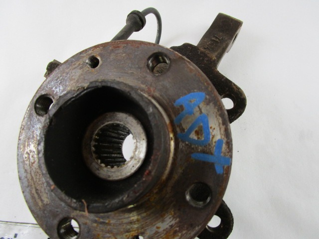 VRTLJIVI LEZAJ DESNO / PESTO KOLESA Z LEZAJEM SPREDAJ OEM N. 8200208332 ORIGINAL REZERVNI DEL RENAULT CLIO BB CB MK2 R / CLIO STORIA (05/2001 - 2012) BENZINA LETNIK 2003