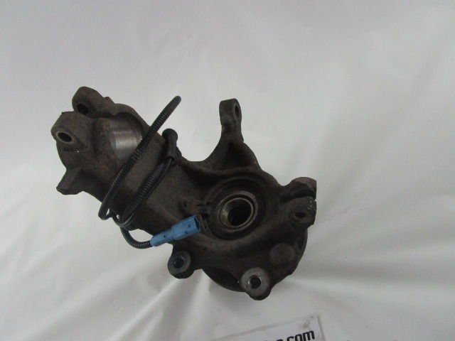 VRTLJIVI LEZAJ DESNO / PESTO KOLESA Z LEZAJEM SPREDAJ OEM N. 330776 ORIGINAL REZERVNI DEL CITROEN C3 / PLURIEL MK1 (2002 - 09/2005) DIESEL LETNIK 2005