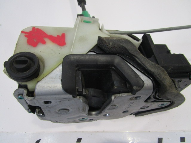 CENTRALNO ZAKLEPANJE ZADNJIH DESNIH VRAT OEM N. 13503808 ORIGINAL REZERVNI DEL CHEVROLET CRUZE J300 J305 (2009 - 2019) DIESEL LETNIK 2010