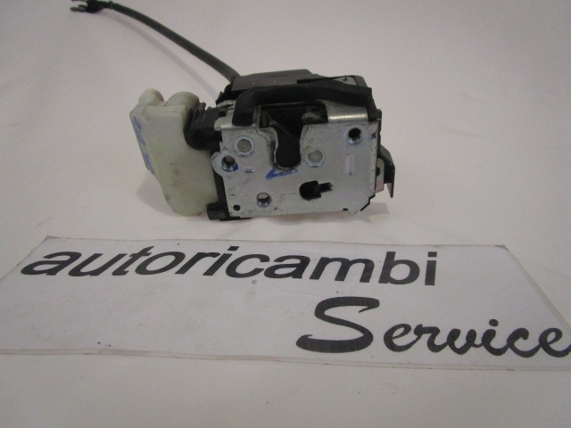 CENTRALNI ZAKLEP SPREDNJIH VRAT  OEM N. 51843468 ORIGINAL REZERVNI DEL FIAT DOBLO 223 MK1 R (2005 - 2009) DIESEL LETNIK 2009