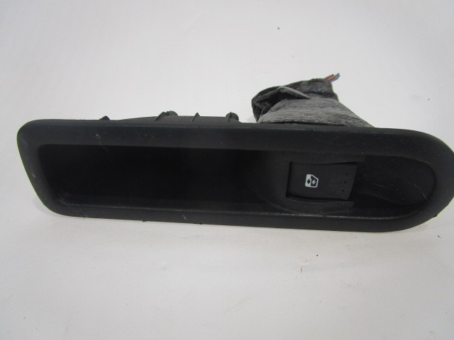 ZADNJE STIKALO OEM N. 156013870 ORIGINAL REZERVNI DEL RENAULT SCENIC/GRAND SCENIC JM0/1 MK2 (2003 - 2009) DIESEL LETNIK 2004