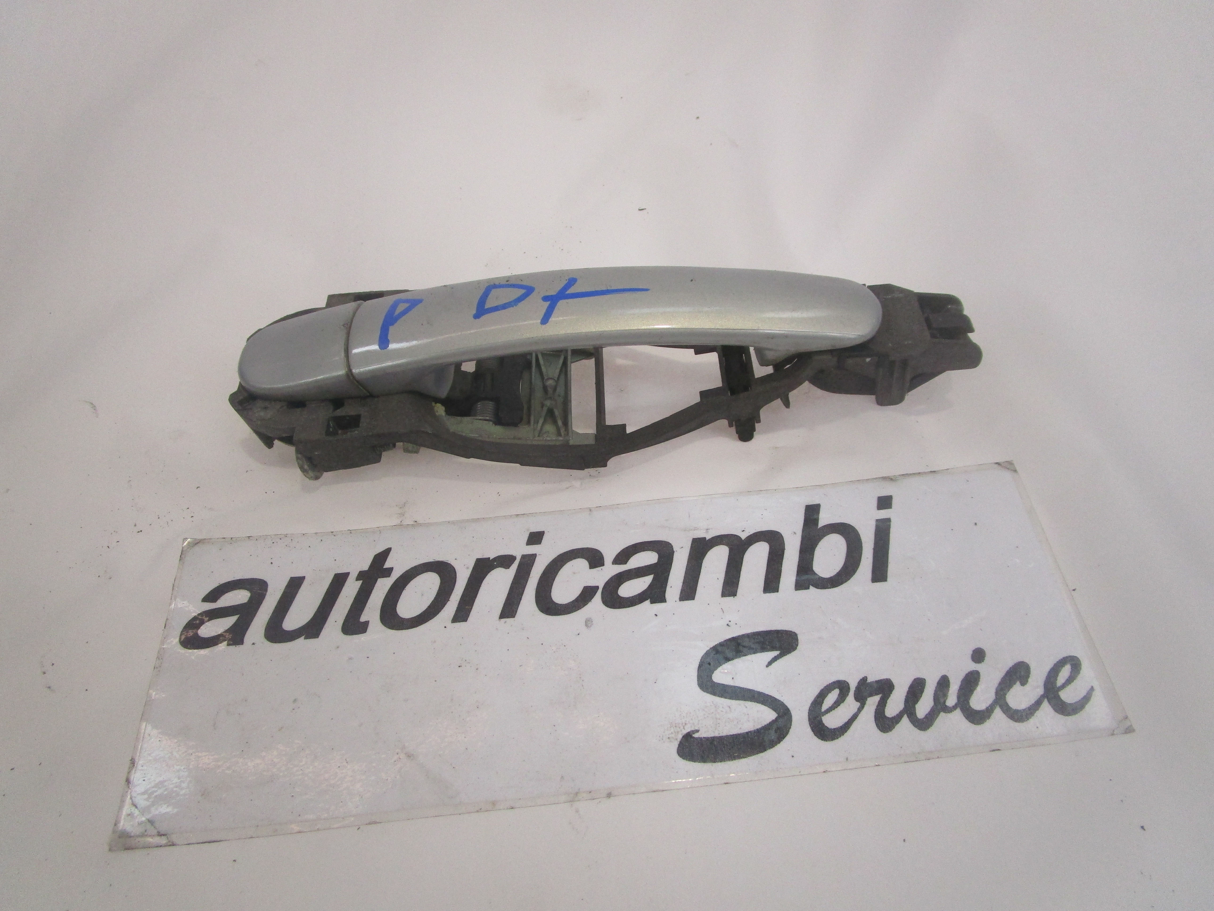 ZUNANJA KLJUKA ZADNJA DESNA VRATA OEM N. 3B0837207GFKZ ORIGINAL REZERVNI DEL VOLKSWAGEN PASSAT B5 3B2 3B5 BER/SW (08/1996 - 11/2000)DIESEL LETNIK 1998