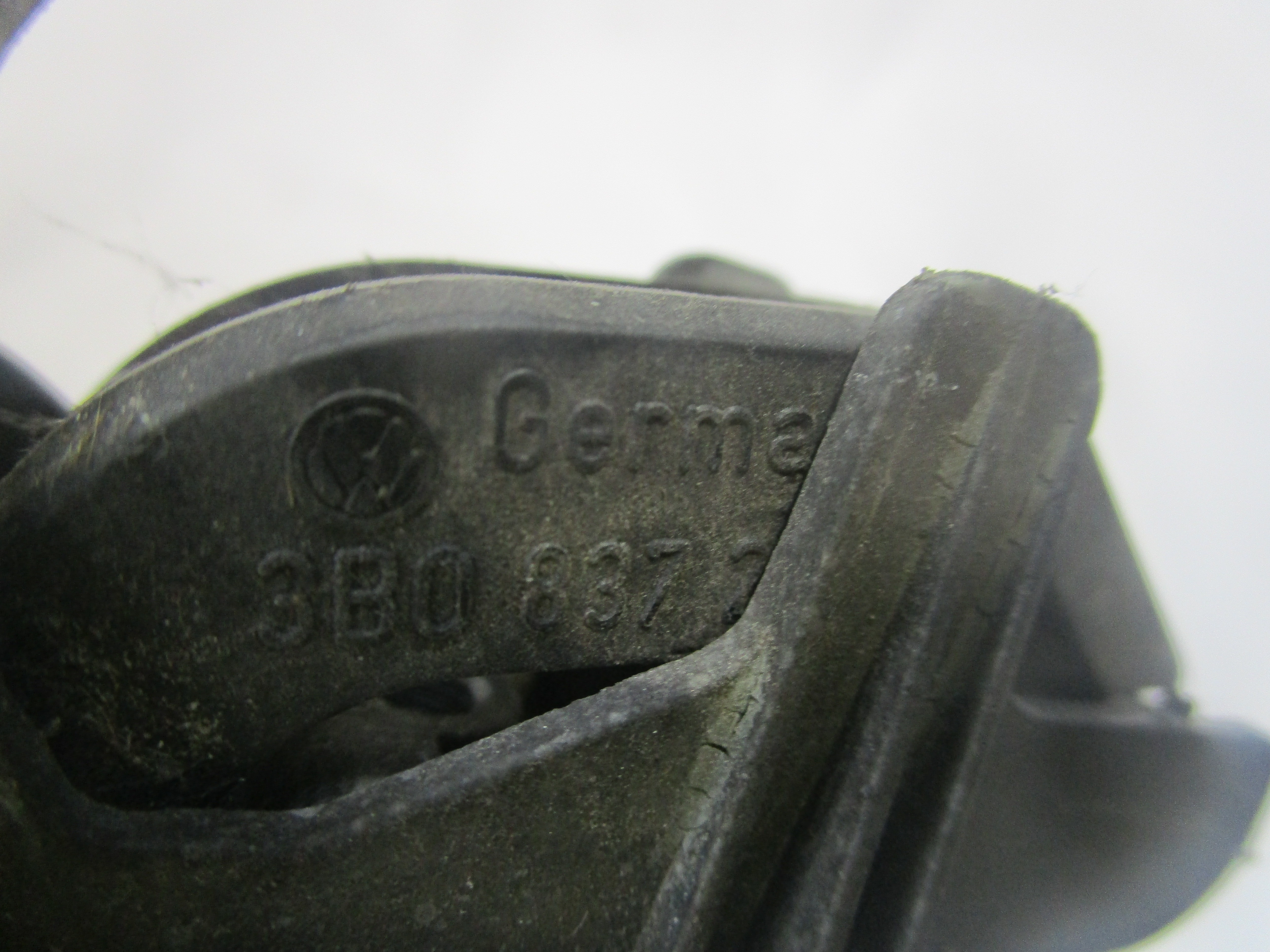 ZUNANJA KLJUKA ZADNJA DESNA VRATA OEM N. 3B0837207GFKZ ORIGINAL REZERVNI DEL VOLKSWAGEN PASSAT B5 3B2 3B5 BER/SW (08/1996 - 11/2000)DIESEL LETNIK 1998