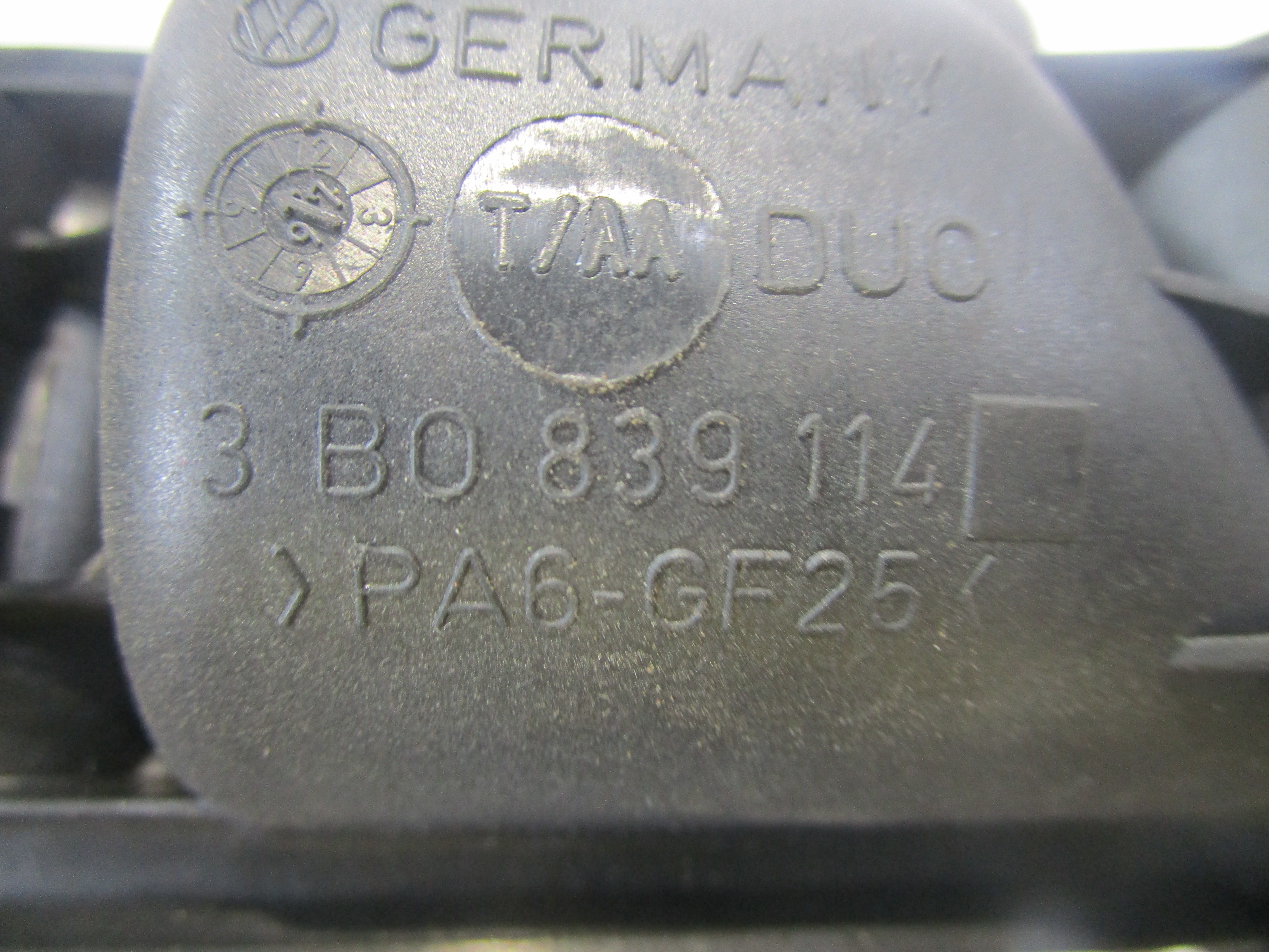 NOTRANJA KLJUKA  OEM N. 3B0839114 ORIGINAL REZERVNI DEL VOLKSWAGEN PASSAT B5 3B2 3B5 BER/SW (08/1996 - 11/2000)DIESEL LETNIK 1998