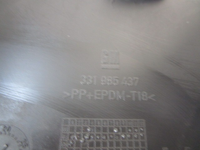PLASTIKA MED SEDEZI BREZ NASLONJALA ROK OEM N. 331985437 ORIGINAL REZERVNI DEL OPEL ASTRA H A04 L48,L08,L35,L67 5P/3P/SW (2004 - 2007) DIESEL LETNIK 2005