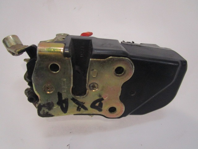 CENTRALNI ZAKLEP SPREDNJIH VRAT  OEM N. 05109867AB ORIGINAL REZERVNI DEL CHRYSLER VOYAGER/GRAN VOYAGER RG RS MK4 (2001 - 2007) DIESEL LETNIK 2001