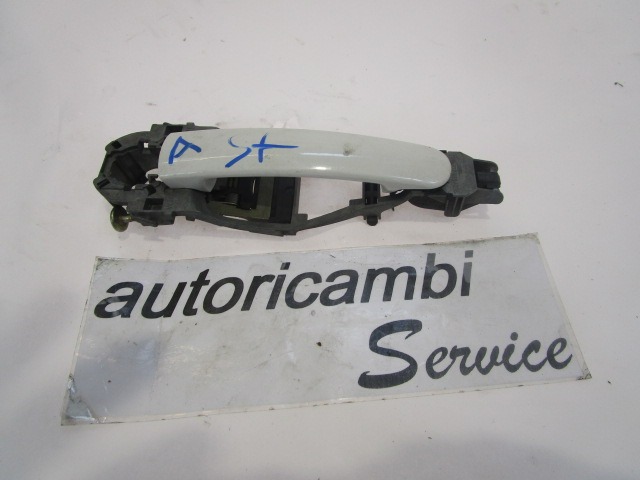 ZUNANJA KLJUKA SPREDNJA LEVA VRATA OEM N. 3B0837885F 6Q0837886 ORIGINAL REZERVNI DEL VOLKSWAGEN POLO 9N (10/2001 - 2005) DIESEL LETNIK 2002