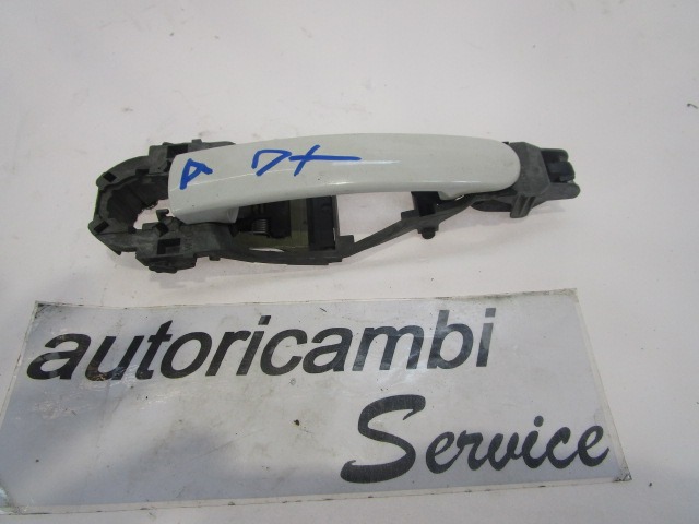 ZUNANJA KLJUKA SPREDNJA DESNA VRATA OEM N. 3B0837886F 6Q0837885 ORIGINAL REZERVNI DEL VOLKSWAGEN POLO 9N (10/2001 - 2005) DIESEL LETNIK 2002