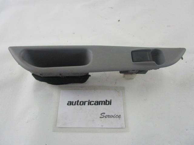 ZADNJE STIKALO OEM N. 82961BU700 ORIGINAL REZERVNI DEL NISSAN ALMERA TINO V10 MK2 (2000 - 2006) DIESEL LETNIK 2005