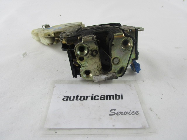 CENTRALNI ZAKLEP SPREDNJIH VRAT  OEM N. 8055261U66 ORIGINAL REZERVNI DEL NISSAN ALMERA TINO V10 MK2 (2000 - 2006) DIESEL LETNIK 2005