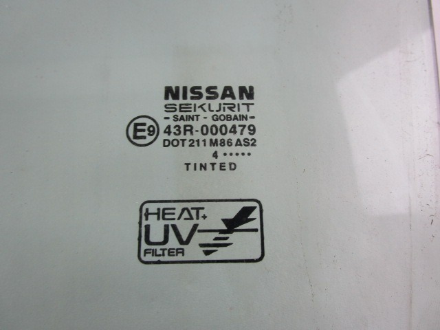 STEKLO SPREDNJIH LEVIH VRAT OEM N. 80301BU001 ORIGINAL REZERVNI DEL NISSAN ALMERA TINO V10 MK2 (2000 - 2006) DIESEL LETNIK 2005