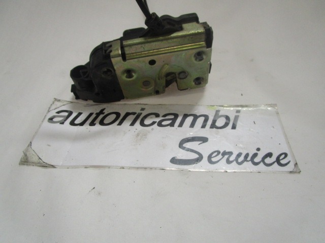 CENTRALNI ZAKLEP SPREDNJIH VRAT  OEM N. 8200119121 ORIGINAL REZERVNI DEL RENAULT SCENIC/GRAND SCENIC JM0/1 MK2 (2003 - 2009) DIESEL LETNIK 2005