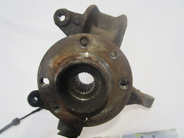 LEVI VRTLJIVI LEZAJ / PESTO KOLESA Z LEZAJEM SPREDAJ OEM N. 8200297028 ORIGINAL REZERVNI DEL RENAULT SCENIC/GRAND SCENIC JM0/1 MK2 (2003 - 2009) DIESEL LETNIK 2005