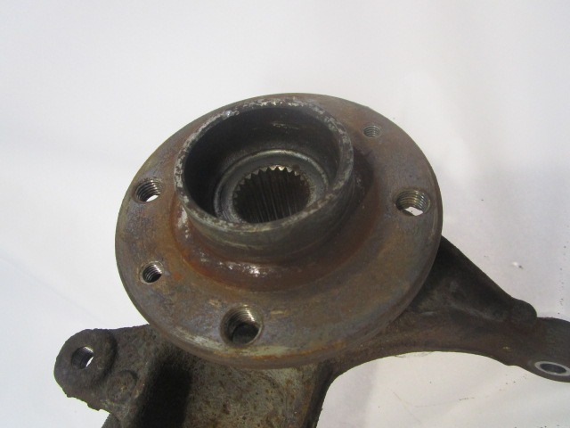 VRTLJIVI LEZAJ DESNO / PESTO KOLESA Z LEZAJEM SPREDAJ OEM N. 8200297033 ORIGINAL REZERVNI DEL RENAULT SCENIC/GRAND SCENIC JM0/1 MK2 (2003 - 2009) DIESEL LETNIK 2005