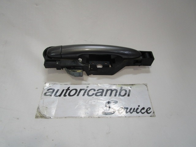 ZUNANJA KLJUKA ZADNJA DESNA VRATA OEM N. 7701475753 ORIGINAL REZERVNI DEL RENAULT CLIO BR0//1 CR0/1 KR0/1 MK3 R (05/2009 - 2013) DIESEL LETNIK 2010