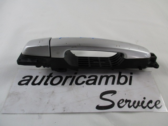 ZUNANJA KLJUKA SPREDNJA DESNA VRATA OEM N. 82812-63J00-ZCC ORIGINAL REZERVNI DEL SUZUKI SWIFT MZ EZ MK3 (2004 - 2010) DIESEL LETNIK 2008