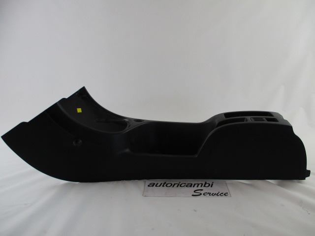 PLASTIKA MED SEDEZI BREZ NASLONJALA ROK OEM N. 9634495677 ORIGINAL REZERVNI DEL PEUGEOT 307 3A/B/C/E/H BER/SW/CABRIO (2001 - 2009) BENZINA LETNIK 2006