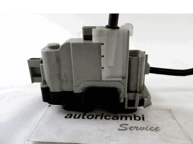 CENTRALNI ZAKLEP SPREDNJIH VRAT  OEM N. 51827955 ORIGINAL REZERVNI DEL FIAT BRAVO 198 (02/2007 - 2010) DIESEL LETNIK 2008