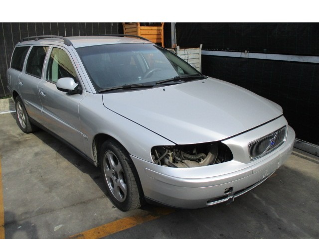 VOLVO V70 SW 2.4 D 120KW 5M 5P (2003) RICAMBI IN MAGAZZINO