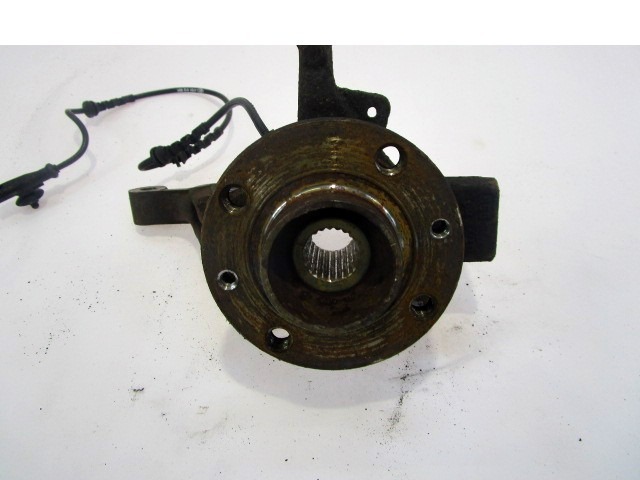 LEVI VRTLJIVI LEZAJ / PESTO KOLESA Z LEZAJEM SPREDAJ OEM N. 8200345944 402022048R ORIGINAL REZERVNI DEL RENAULT CLIO BR0//1 CR0/1 KR0/1 MK3 R (05/2009 - 2013) BENZINA LETNIK 2012