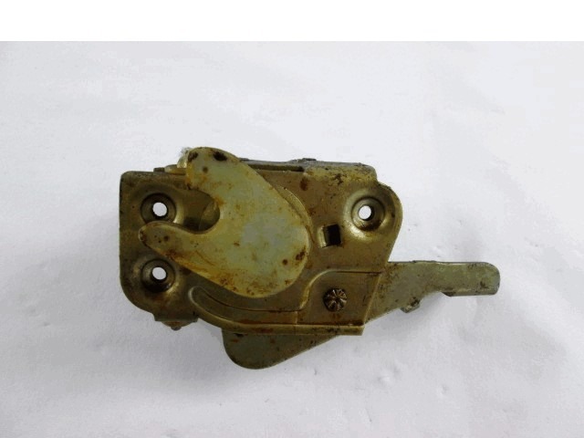 CENTRALNI ZAKLEP SPREDNJIH VRAT  OEM N. 40/121 ORIGINAL REZERVNI DEL FIAT 132 (1972 - 1981)BENZINA LETNIK 1974