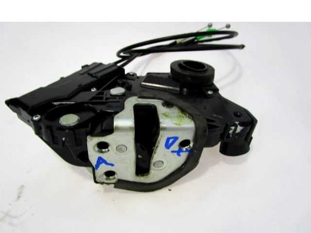 CENTRALNI ZAKLEP SPREDNJIH VRAT  OEM N. 690300D140 ORIGINAL REZERVNI DEL TOYOTA YARIS P9 MK2 (01/2006 - 2009) BENZINA LETNIK 2006