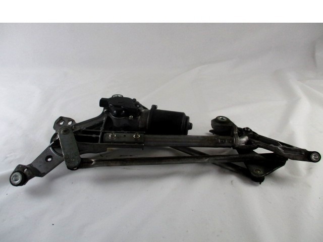 MOTORCEK PREDNJIH BRISALCEV OEM N. 8250A138 ORIGINAL REZERVNI DEL MITSUBISHI GRANDIS NAW (2003 - 2011) DIESEL LETNIK 2006