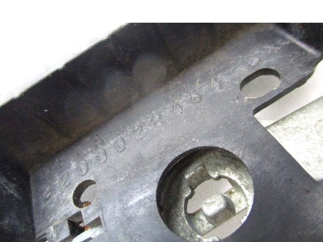 ZUNANJA KLJUKA SPREDNJA DESNA VRATA OEM N. 8200028464 ORIGINAL REZERVNI DEL RENAULT MEGANE MK2 BM0/1 CM0/1 EM0/1 KM0/1 LM0/1 BER/GRANDTOUR  (10/2002 - 02/2006) DIESEL LETNIK 2006