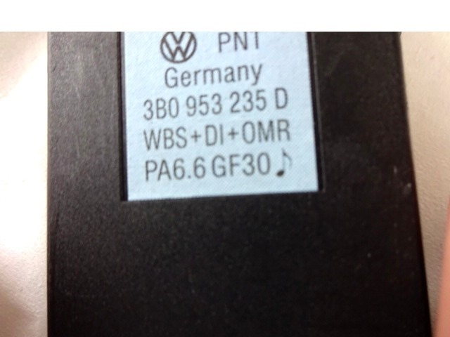 STIKALO VARNOSTNIH ZMIGAVCEV  OEM N. 3B0953235D ORIGINAL REZERVNI DEL VOLKSWAGEN PASSAT B5.5 3B3 3B6 3BG R BER/SW (11/2000 - 2005) DIESEL LETNIK 2001