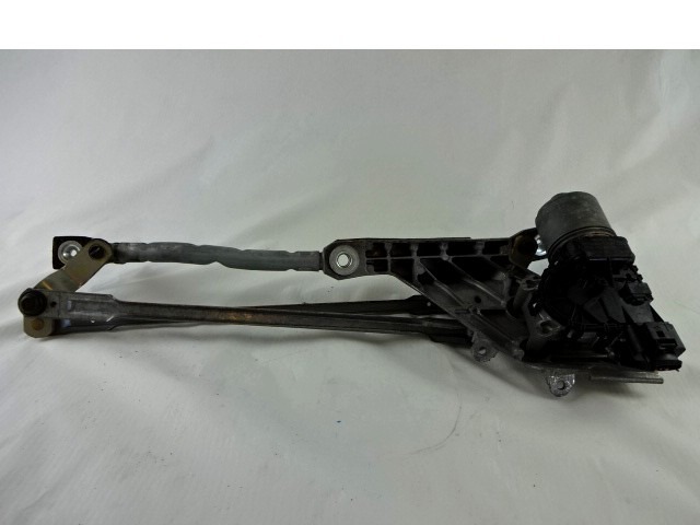 MOTORCEK PREDNJIH BRISALCEV OEM N. 390241548 ORIGINAL REZERVNI DEL FORD FIESTA CB1 CNN MK6 (09/2008 - 11/2012) BENZINA/GPL LETNIK 2009