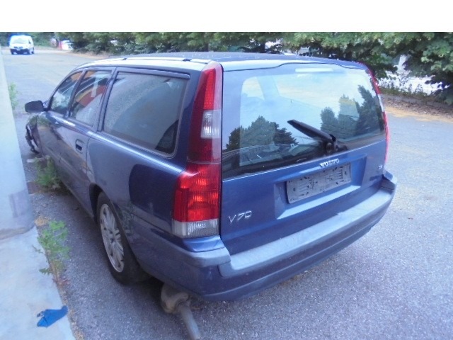 VOLVO V70 2.4 120KW 5P D 5M  (2004) RICAMBI IN MAGAZZINO