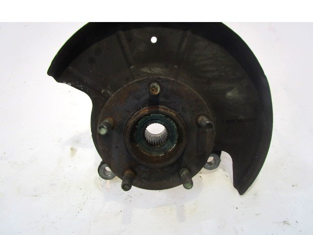 VRTLJIVI LEZAJ DESNO / PESTO KOLESA Z LEZAJEM SPREDAJ OEM N. LC6233021D LC6233061D ORIGINAL REZERVNI DEL MAZDA MPV LW MK2 (1999 - 2006) DIESEL LETNIK 2002