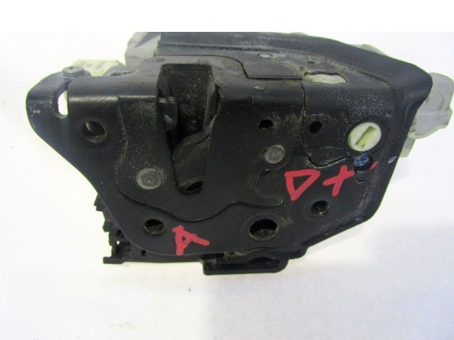 CENTRALNO ZAKLEPANJE ZADNJIH DESNIH VRAT OEM N. 3C4839016 ORIGINAL REZERVNI DEL AUDI Q7 4L (2005 - 2015) DIESEL LETNIK 2008