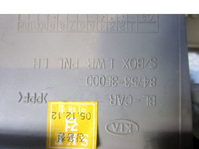 MONTA?NI DELI /  ARMATURNE PLOSCE SPODNJI OEM N. 84735-3E000 ORIGINAL REZERVNI DEL KIA SORENTO JC MK1 (2002 - 2009) DIESEL LETNIK 2006