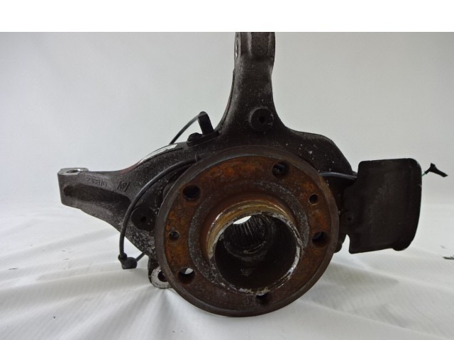 VRTLJIVI LEZAJ DESNO / PESTO KOLESA Z LEZAJEM SPREDAJ OEM N. 402000003R ORIGINAL REZERVNI DEL RENAULT LAGUNA BT0/1 KT0/1 MK3 BER/SW (10/2007 - 08/2010) DIESEL LETNIK 2008