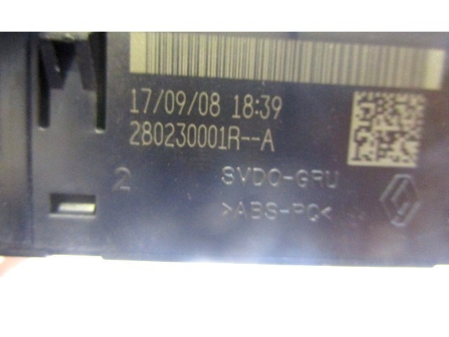 USB / AUX OEM N. 280230001R ORIGINAL REZERVNI DEL RENAULT MEGANE MK3 BZ0/1 B3 DZ0/1 KZ0/1 BER/SPORTOUR/ESTATE (2009 - 2015) BENZINA LETNIK 2010