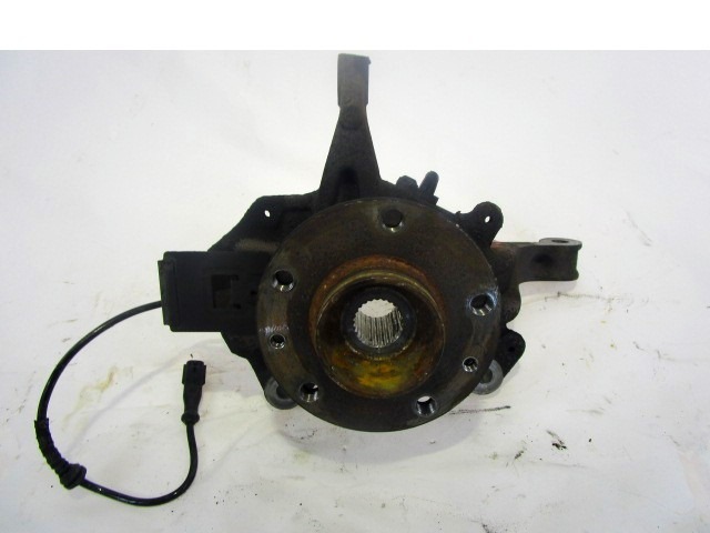 VRTLJIVI LEZAJ DESNO / PESTO KOLESA Z LEZAJEM SPREDAJ OEM N. 400147163R 402020009R ORIGINAL REZERVNI DEL RENAULT MEGANE MK3 BZ0/1 B3 DZ0/1 KZ0/1 BER/SPORTOUR/ESTATE (2009 - 2015) BENZINA LETNIK 2010