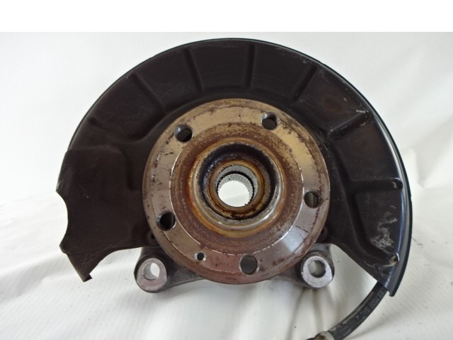 VRTLJIVI LEZAJ DESNO / PESTO KOLESA Z LEZAJEM SPREDAJ OEM N. 3C0407254F ORIGINAL REZERVNI DEL VOLKSWAGEN PASSAT B6 3C2 3C5 BER/SW (2005 - 09/2010)  DIESEL LETNIK 2006