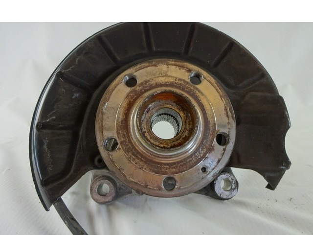 LEVI VRTLJIVI LEZAJ / PESTO KOLESA Z LEZAJEM SPREDAJ OEM N. 3C0407253F ORIGINAL REZERVNI DEL VOLKSWAGEN PASSAT B6 3C2 3C5 BER/SW (2005 - 09/2010)  DIESEL LETNIK 2006