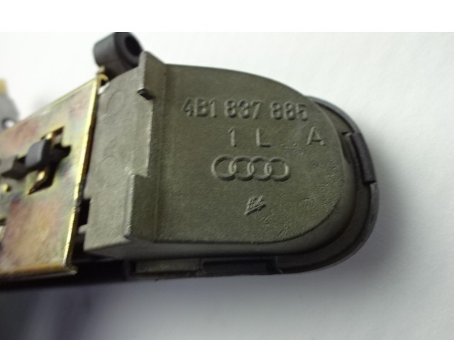 ZUNANJA KLJUKA ZADNJA LEVA VRATA OEM N. 4B2837885 ORIGINAL REZERVNI DEL AUDI A4 B5 BER/SW (1994 - 12/2000) BENZINA/GPL LETNIK 1999